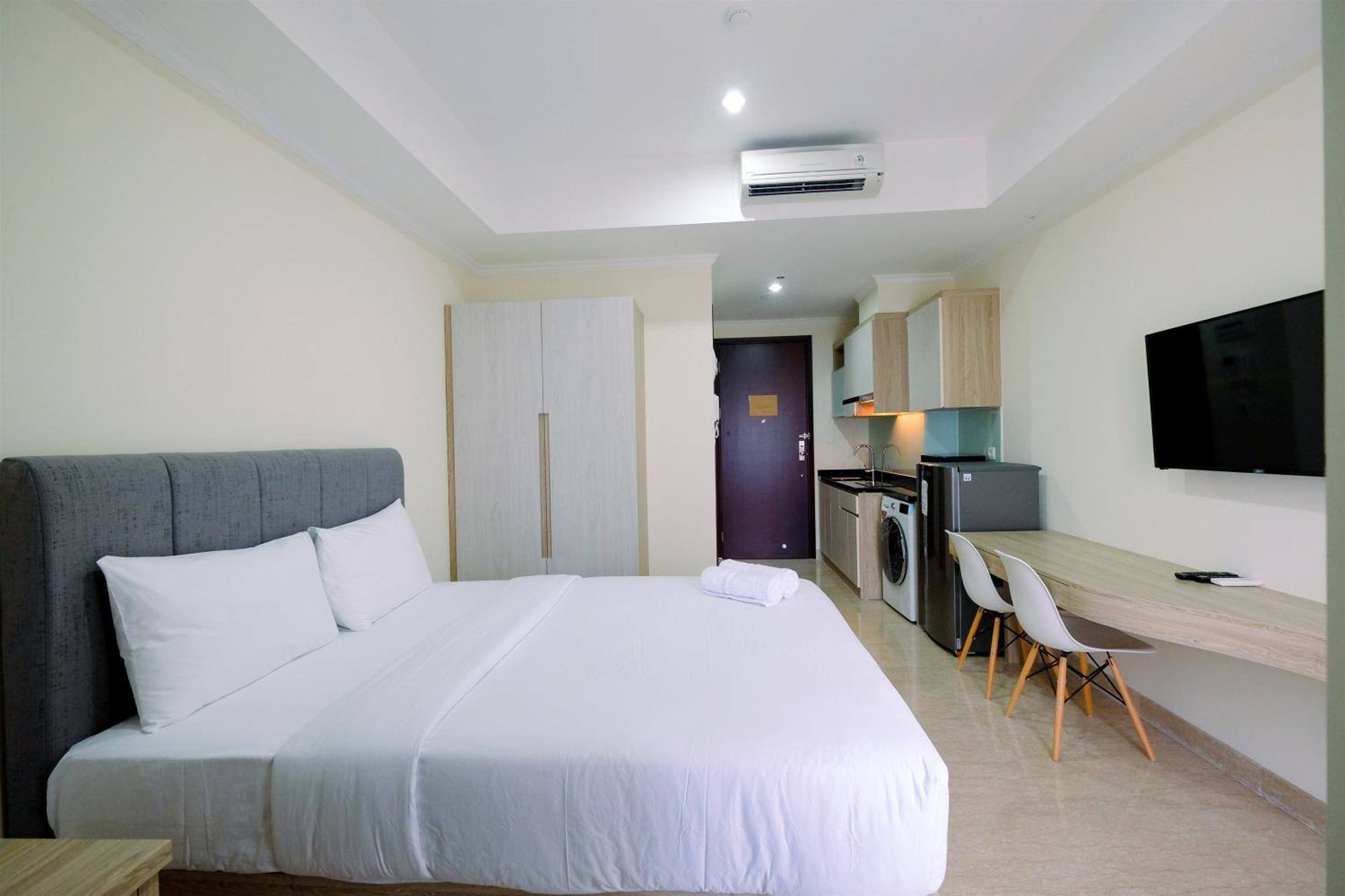 Apartment Simply Modern Menteng Park By Travelio